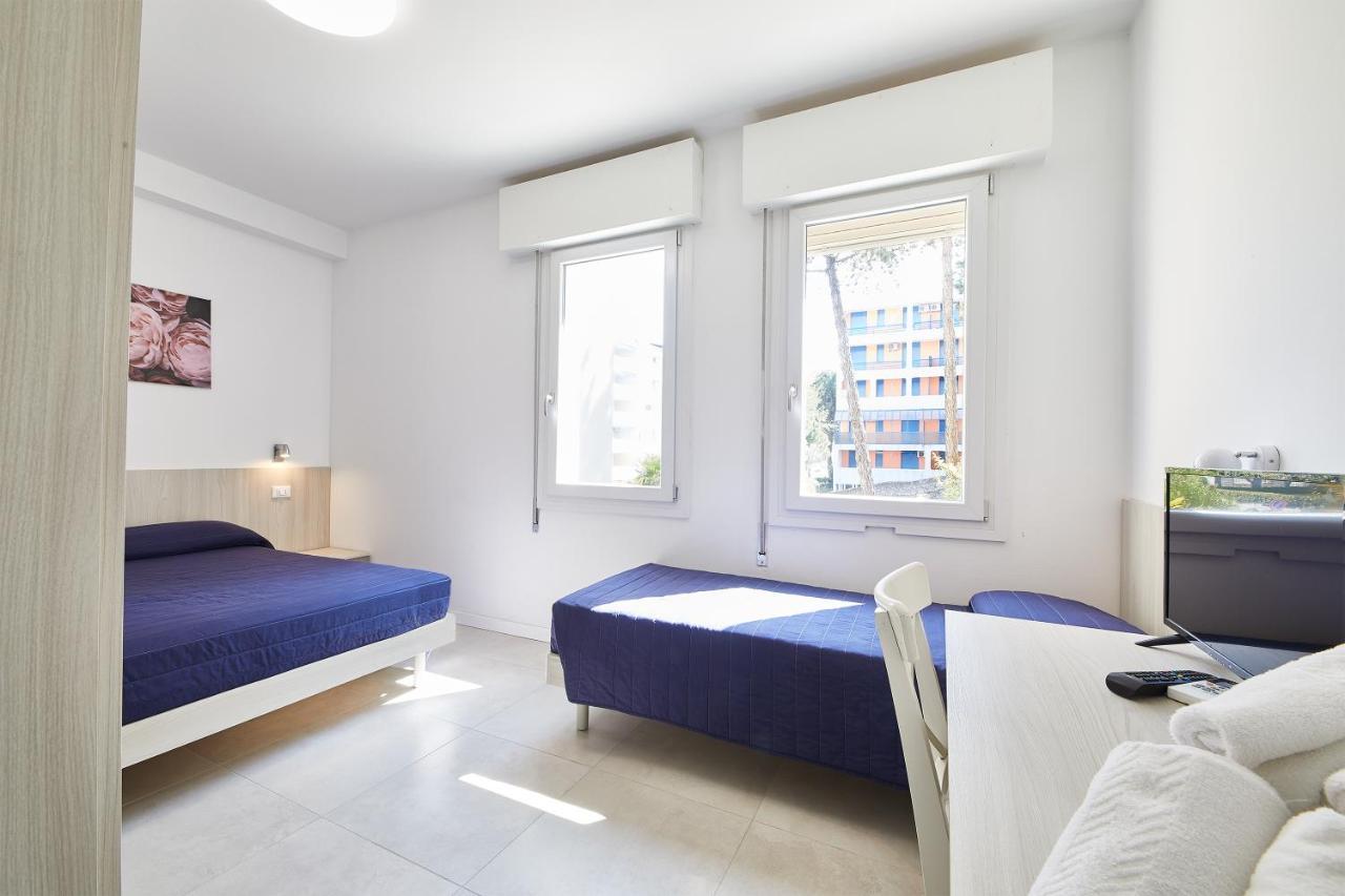 Lilium Maris Hotel Бибионе Екстериор снимка