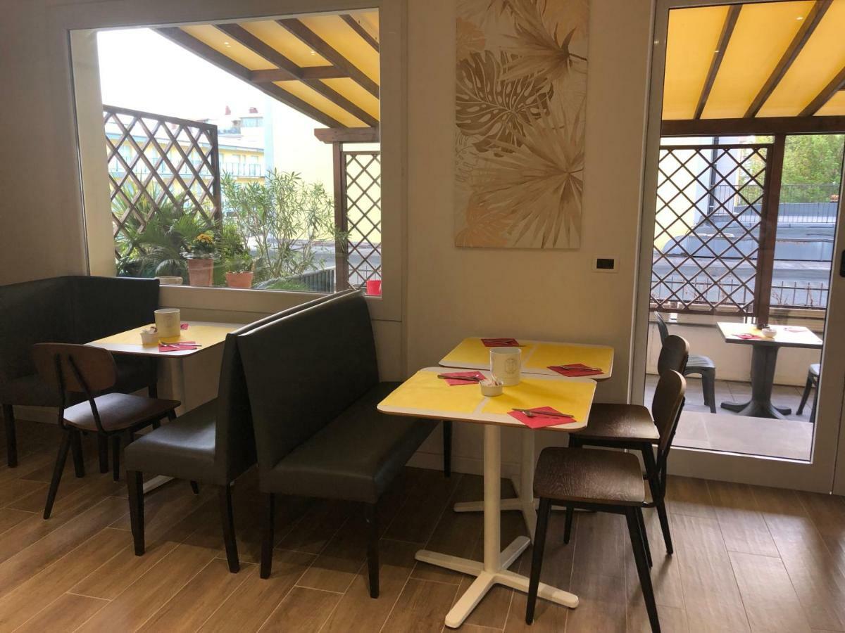 Lilium Maris Hotel Бибионе Екстериор снимка
